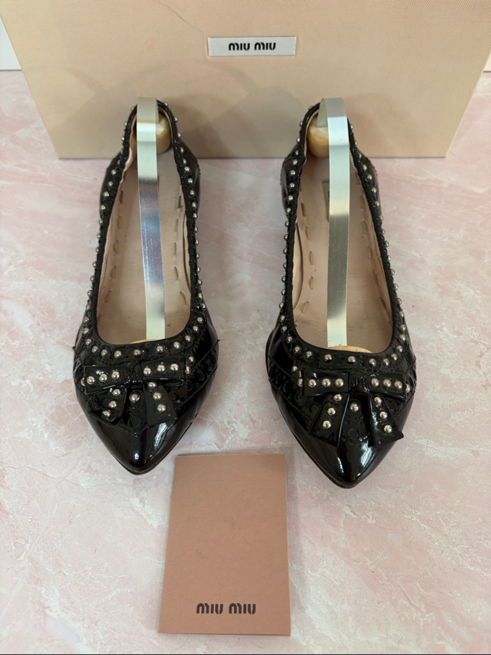 Miu Miu Calzature Vernice Black Patent Studded Bow Pointed Ballet Flats 37/ us7